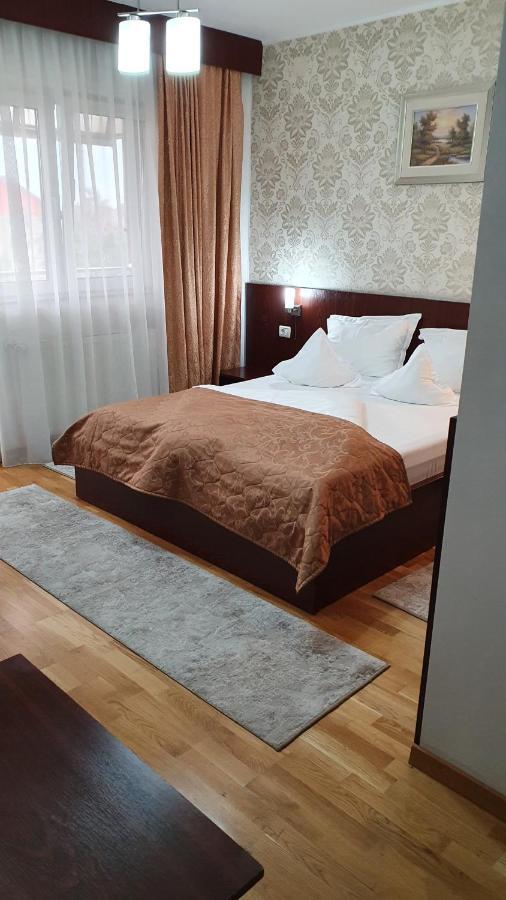 Pensiunea Select Arad Exterior photo
